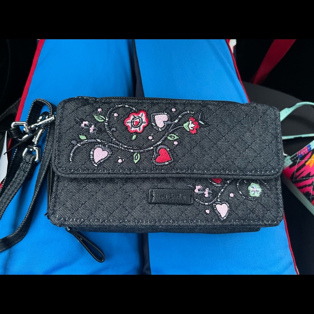 VERA BRADLEY OVVER SHOULDER CLUTCH/ wallet purse BRAND NEW JUST DISCOUNTED